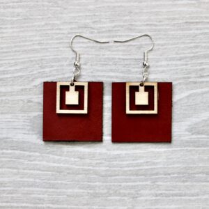Boucles d'oreilles CARRÉ (Tilleul, cuir rouge)