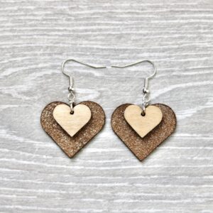 Boucles d'oreilles COEUR (Tilleul, cuir "daim" marron argenté)