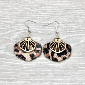 Boucles d'oreilles COQUILLAGE (Tilleul, cuir "daim" léopard)